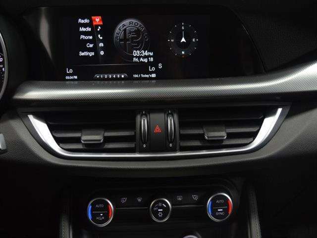 Alfa Romeo Stelvio 2018 photo 9